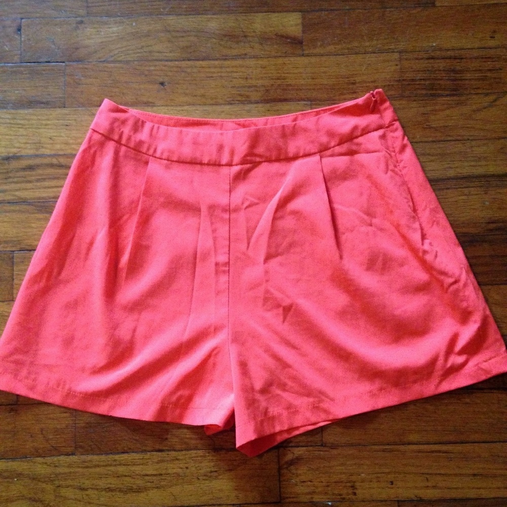 High-waisted zip up shorts